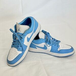Nike Air Jordan 1 Low. University Blue